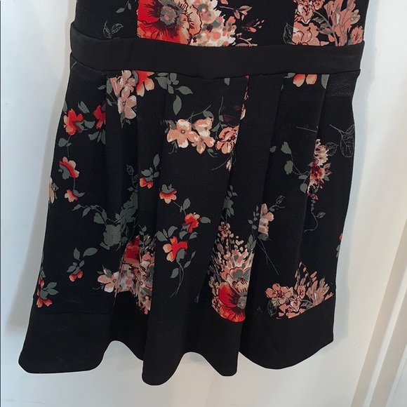 ModCloth Floral Dress with Lace Detail & Pockets - Picture 4 of 6
